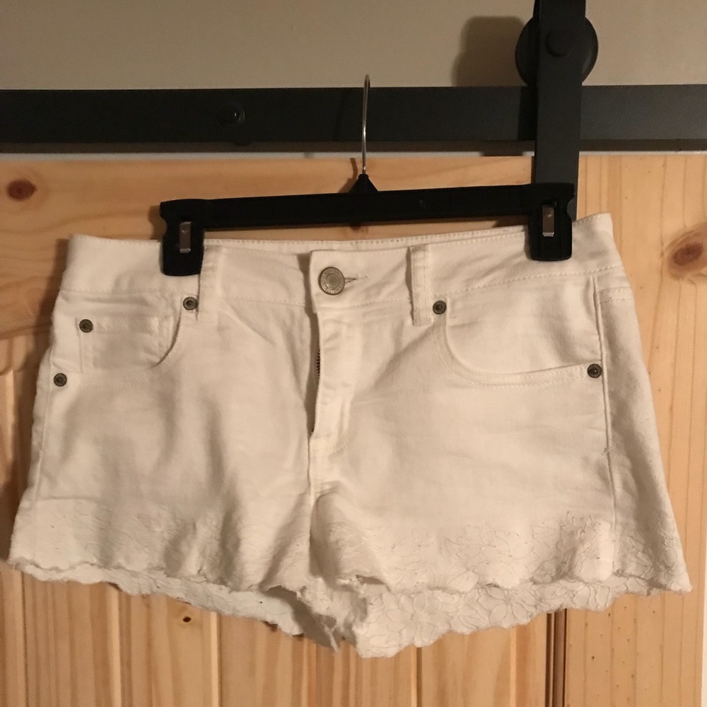 White Lace lined American Eagle shorts